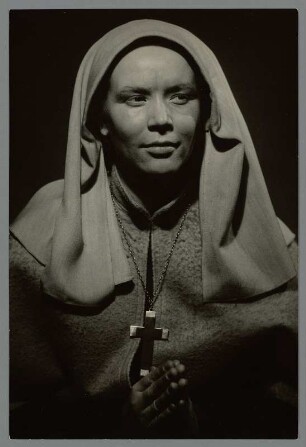 Karla Runkehl in "Leben des Galilei" : Karla Runkehl als Virginia im Schauspiel "Leben des Galilei" von Bertolt Brecht in der Inszenierung von Hannes Fischer. Staatsschauspiel Dresden, Erstaufführung 3. Februar 1957