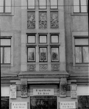 Dresden-Trachau, Leipziger Straße 153-155. Doppelwohn- und Geschäftshaus (1896; E. Rösler). Erker, Nr. 155