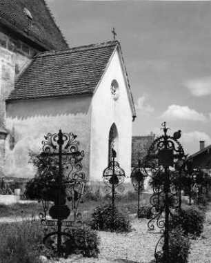 Rabeneck. Filialkirche Sankt Jakobus der Ältere (1458). Teilansicht über den Kirchhof