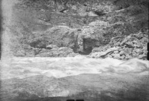 Fluss : Ein Flussauf im Tian Shan Hochgebirge