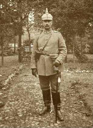 Buhl, Theodor; Leutnant der Landwehr, geboren am 10.10.1875 in Ihringen