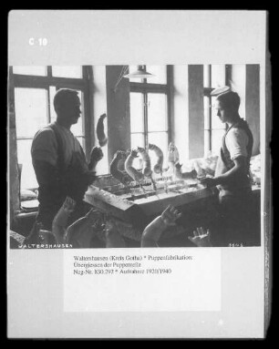 Waltershausen (Kreis Gotha), Puppenfabrikation: Übergießen der Puppenteile
