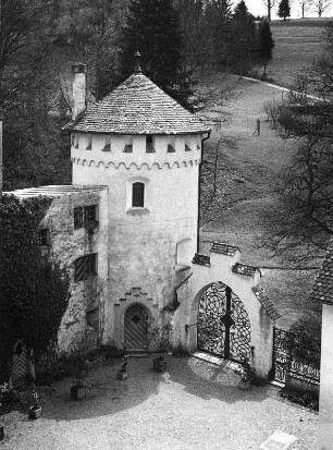 Syrgenstein (Markt Heimenkirch). Schloß (1491-1539). Innenhof mit Südostturm
