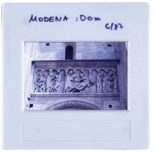 Modena, Dom : Detailansicht Relief Westfassade linkes Seitenportal