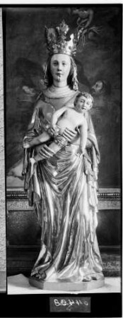 Laiz Stadtpfarrkirche Sankt Johann Mittelschiff Plastik einer stehenden Madonna (um 1440)