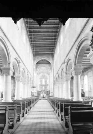 Schwarzach: Romanische Kirche; Längsschiff innen
