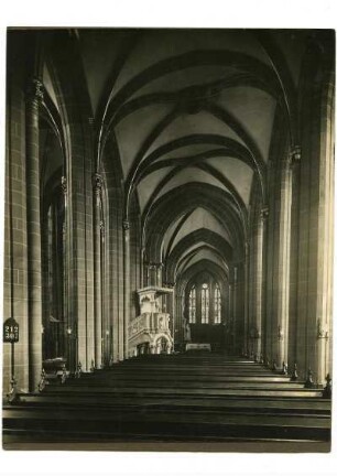 Stiftskirche, Mittelschiff mit Kanzel und Altar. Vergl. 42-46