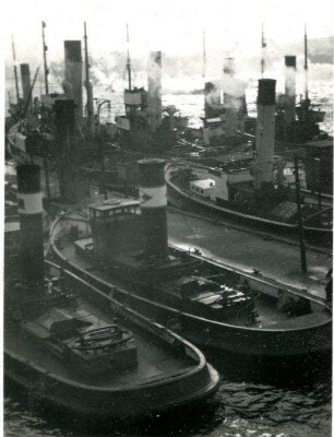 Schlepper im Hafen, Hamburg