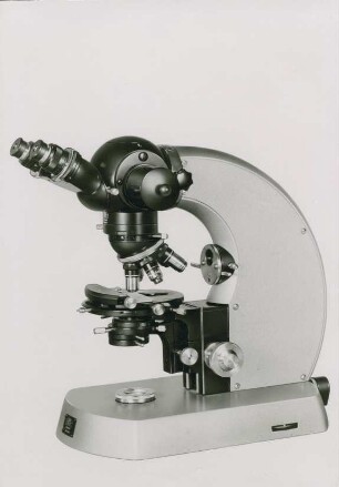 Mikroskop "Standard Universal" der Carl Zeiss AG