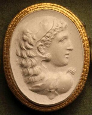 Profilkopf der Omphale, mit der Löwenhaut bekleidet (Daktyliothek, Erstes Mythologisches Tausend)