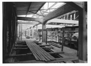 Industrie-Kraftwerk. Kesselhaus II, Bekohlungsbühne während Bauarbeiten : Lauta (Niederlausitz). Industrie-Kraftwerk. Kesselhaus II, Bekohlungsbühne während Bauarbeiten