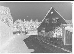 Staustufe Garstadt. Abzweigung der Verbindungsstraße zur Landstraße am südlichen Ortsausgang.
