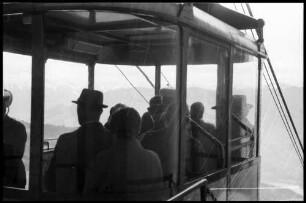 Zell am See: Seilbahn auf die Schmittenhöhe, voller Waggon vor Talfahrt