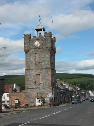 Stadtturm : Stadtturm von Dufftown im schottischen Hochland. Dufftown wurde 1817 von James Duff gegründet und ist heute die Whisky-"Hauptstadt" Schottlands. Aufgenommen im Juni 2005. Foto Uwe Gerig