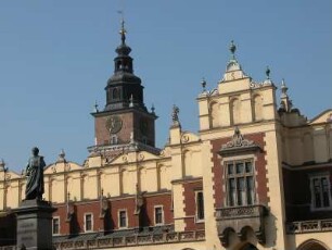 Hauptmarkt mit Rathausturm und Tuchhallen