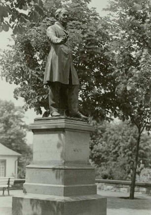 Bonn, Ernst-Moritz-Arndt-Denkmal auf dem Alten Zoll