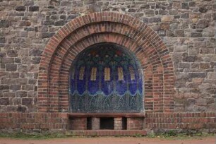 Ausstellungshallen — Treppenanlage mit Sitznische — Mosaik
