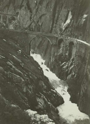 Schweiz, Reuß, Teufelsbrücke bei Schöllenen