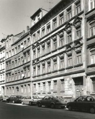 Leipzig-Lindenau, Henriettenstraße 8/6. Wohnhäuser. Letztes Viertel 19. Jahrhundert. Straßenansicht