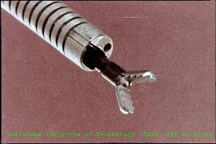 Detailaufnahme einer Zange für die endoskopische Bandscheibenchirurgie der Hauptabteilung Ingenieurtechnik/Projekte B (HIT/PB)