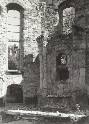Loschwitzer Kirche, Ruine : Dresden-Loschwitz. Blick in den in zerstören Innenraum der Loschwitzer Kirche