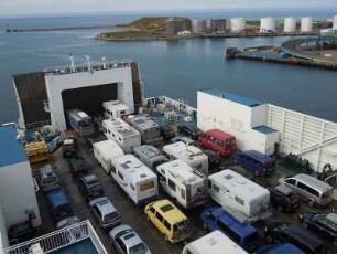 Trelleborg - Fährhafen : Blick auf das Fahrzeugdeck des Fährschiffes "Nils Holgersson" der TT-Line. Aufgenommen am 7. August 2010 im schwedischen Fährhafen Trelleborg