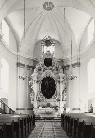 Altar mit Altarbild "Mariä Himmelfaht"