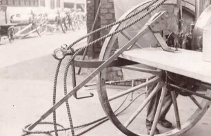 Foto Wagen mit Behälter für Flüssigkeit