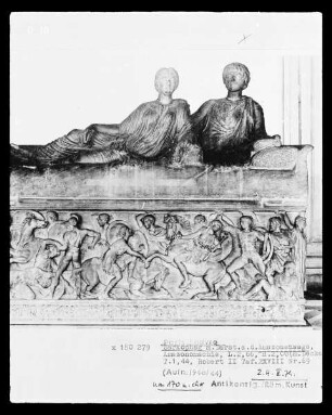 Sarkophag mit Amazonomachie und dem verstorbenen Ehepaar