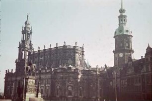 Dresden-Altstadt. Hofkirche und Schloßturm. Ansicht vom Theaterplatz