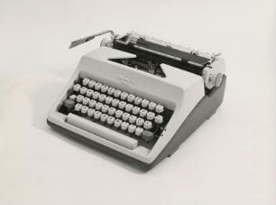 Schreibmaschine "Monica" der Olympia-Werke