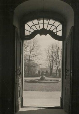 Schlossportal : Schloss Reibersdorf. Blick vom Vestibül auf den Schlosshof