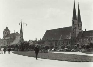 Blick auf die Heilige Kapelle und die Pfarrkirche Sankt Philippus und Jacobus
