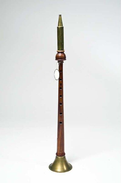 Oboe with conical tube with finger holes