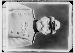 Mann in der Uniform eines Forstbeamten, mit Orden