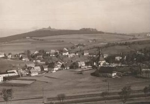 Seiffen : Seiffen von Südwesten gesehen, im Hintergrund der Schwartenberg