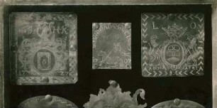 Hist. Museum Stuhlschilder der Dreifaltigkeitskirche mit Zunftzeichen