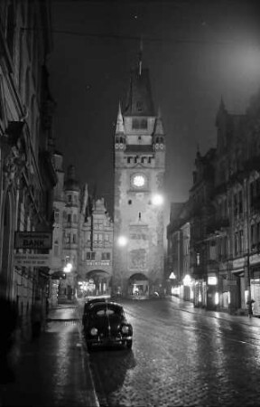 Freiburg i. Br.: Martinstor, Nachtaufnahme von Süden