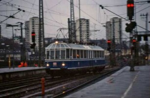 Stuttgart Hbf. Gleis 8 Einfahrt elTw 491 001