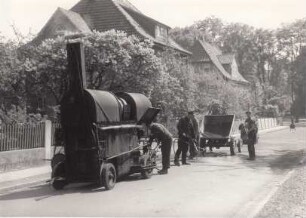 Foto: Einbeck, Henzestraße, Teerkolonne