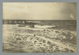 Wilde Ostseewellen vor Wustrow