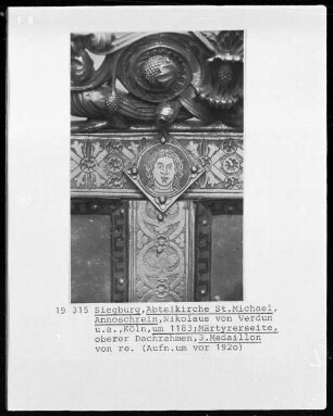 Annoschrein — Dach mit Szenen aus dem Leben des heiligen Anno — Dachschräge der Märtyrerseite — Dachrahmen mit vegetabilen Ornament und Portraitplättchen von Heiligen — Plättchen mit Heiligem