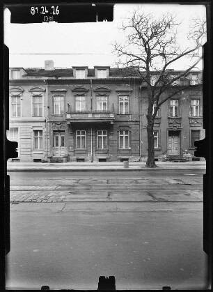 Potsdam, Wilhelm-Pieck-Straße (Charlottenstraße) 127. Wohnhaus. Straßenfront