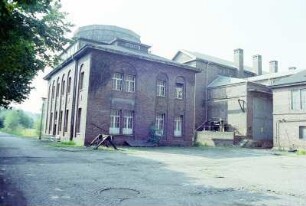 Betriebsberufsschule (Kaufmännisches Verwaltungsgebäude), 110 kV-Schalthaus, von NO