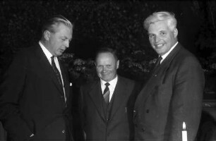 Lörrach: Hotel Hirschen; Landesregierung in Lörrach; Empfang der Landesregierung im Hotel Hirschen; stehend: Kiesinger, Bürgermeister Hender (Schallbach), Landrat Bechtold