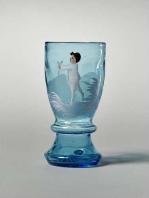 Becher mit Schneemalerei