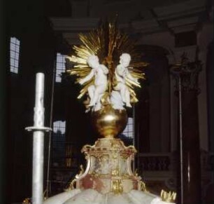 Gnadenaltar mit den Vierzehn Nothelfern — Jesuskind (nach allen vier Himmelsrichtungen) auf Wolken