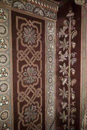 Ornamentale Malerei an der Ostwand