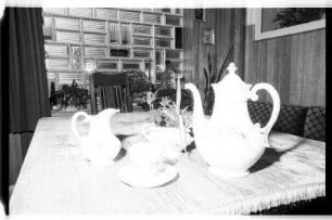 Kaffeeservice auf einem Tisch