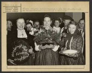 Deutscher Kongress zum Verständnis und Frieden vom 28.11. bis 29.11.1952 in der Werner-Seelenbinder-Halle in Berlin : Němski kongres za dorozumjenje a měr wot 28.11. do 29.11.52 we Werner-Seelenbinder-Halle w Berlinje.
